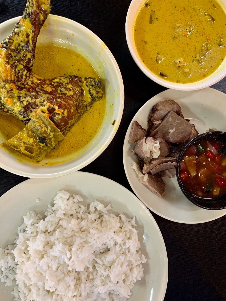 Hidangan masak lemak cili api di Inspektor Salai