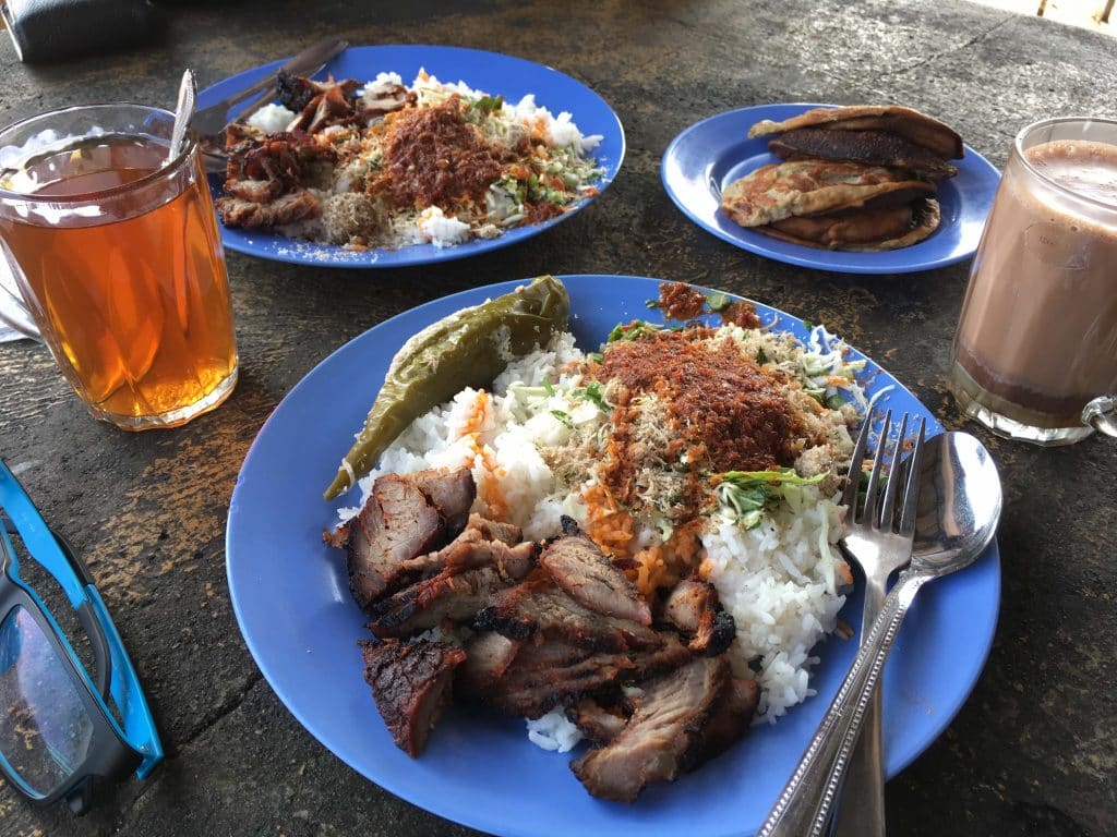 Hidangan nasi kerabu di Nasi Kerabu Kemira
