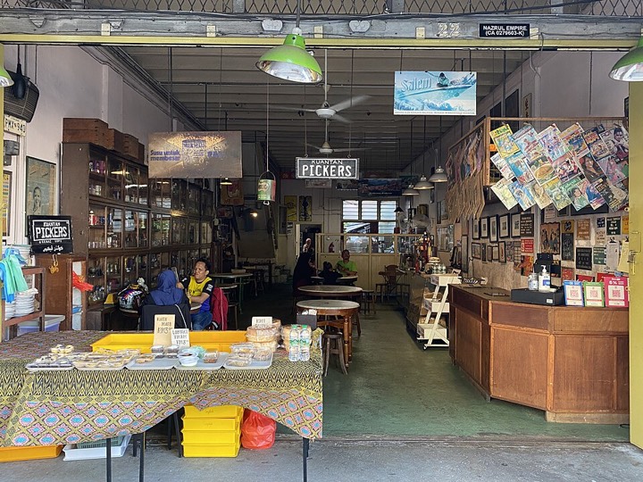 Bahagian dalam Kuantan Pickers & Kedai Kopi, Jalan Besar